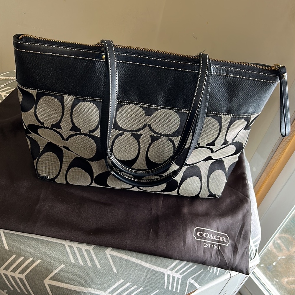 COACH Signature C Black & Gray Purse/Satchel/Handbag - Picture 9 of 16